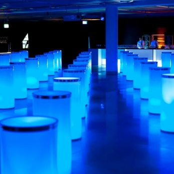 LED Möbel in Blauweiß