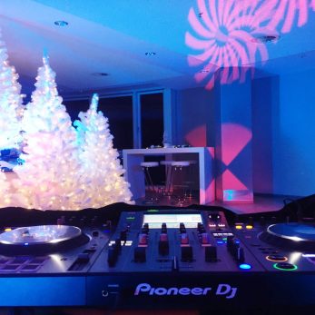 Weihnachtsfeier mit DJs: Der Raum ist fertig
