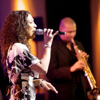 Sängerin und Saxofonist im Rahmen des Konzepts Musik & DJ für die Hochzeit